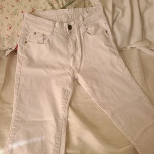 White freed Marshall jeans